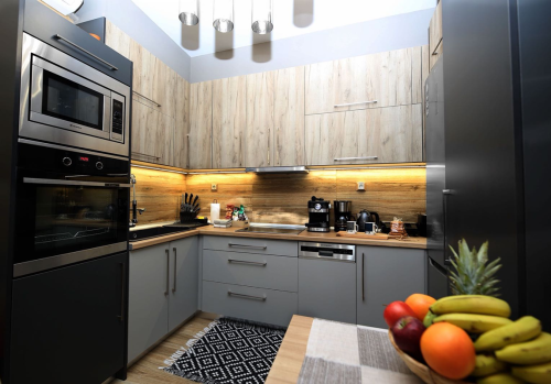 Πλήρως εξοπλισμένη κουζίνα με όλες τις σύγχρονες παροχές για την προετοιμασία των γευμάτων σας.